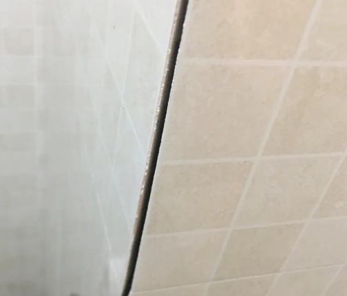 水富瓷砖空鼓维修公司分享阳台瓷砖脱落的修复过程可以分为以下几个步骤